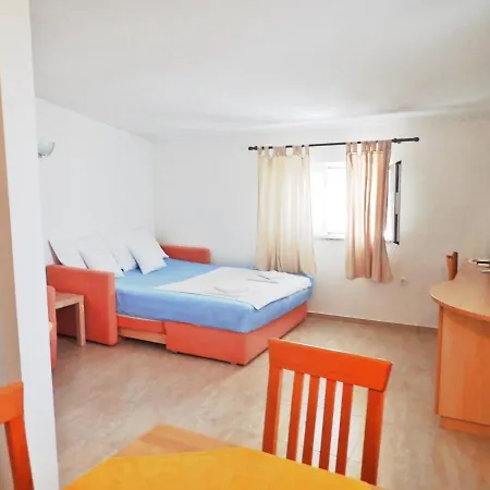 In Jasenice 38615 Apartment