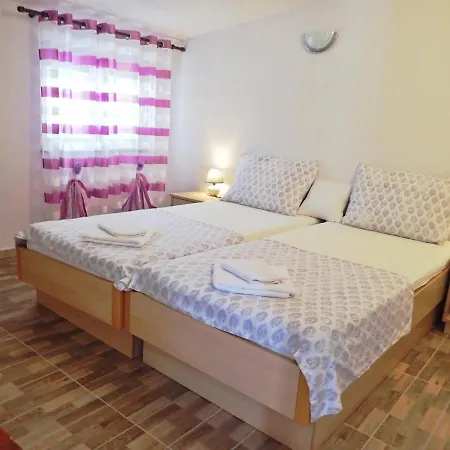 In Jasenice 38615 Apartment